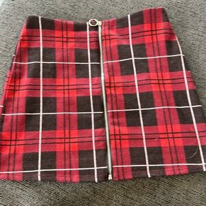 Forever 21 red plaid mini skirt with zip up front